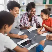 有哪些有效的沟通技巧可以帮助小学生更好地与他人交流合作？