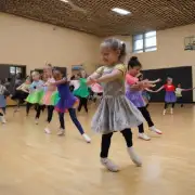 在心理健康教育方面如何将儿童舞蹈融入教学计划？